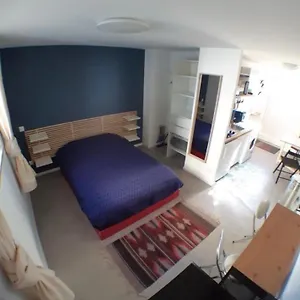 https://beau-studio-equipe-avec-terrasse-arboree-calme-et-confortable.hotels-rhonealpes.com